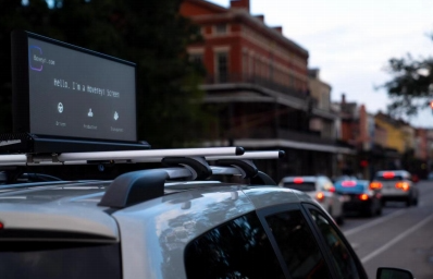 Full Color P2.5 Taxi Top LED Display Outdoor High Brightness 3000nits LED Screen In The Day And Night 1